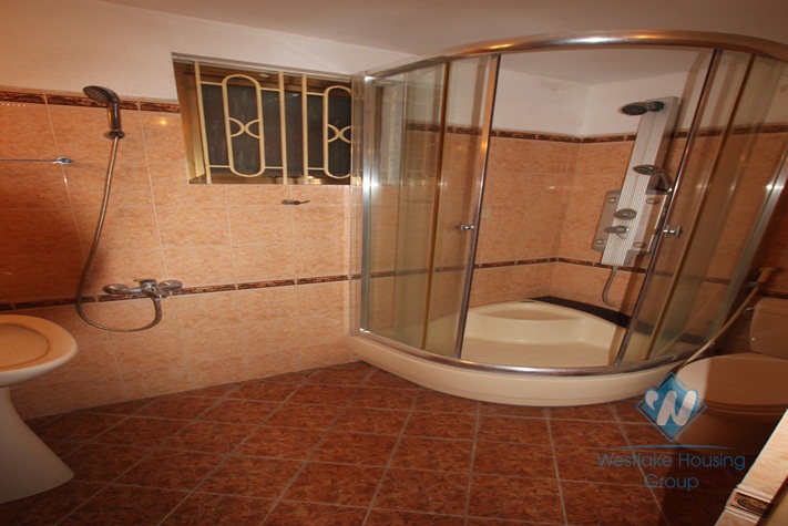 Cheap house for rent in Dang Thai Mai st, Tay Ho, Ha noi